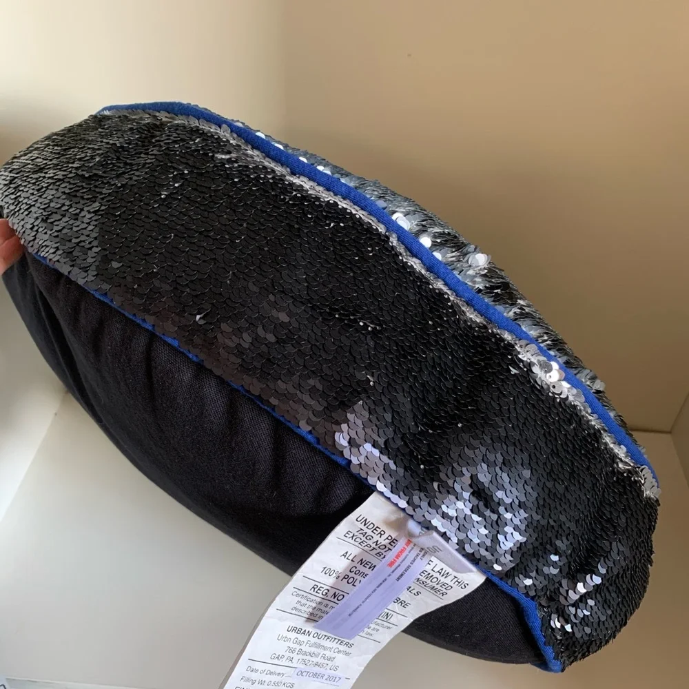 Sequin round cushion